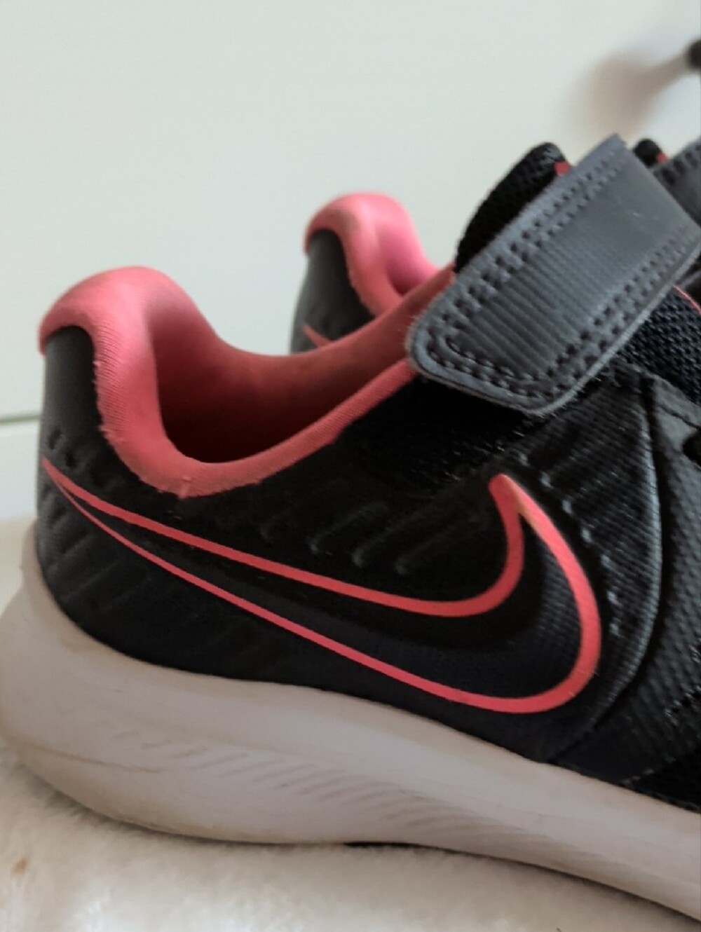 Nike Kids Black and Pink Hook-and-Loop Athletic Sneakers - Picture 7 of 16